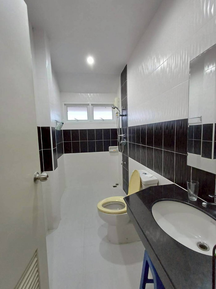 รูป  บ้านในหมู่บ้านเงียบสงบมือสองสภาพใหม่หลังใหญ่   ใกล้โรงเรียนนานาชาติ  #CSS101893  - รูปที่ 9/11
