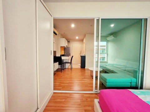 We Condo Ekkamai - Ramintra For Rent 