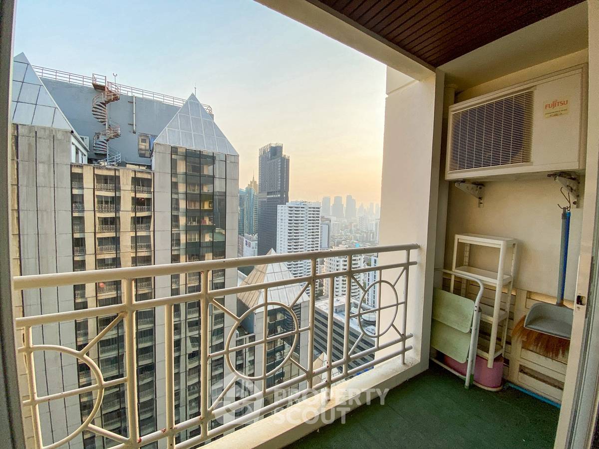 picture 2-BR Condo at Asoke Place near MRT Sukhumvit (ID 2942126) - 6/16