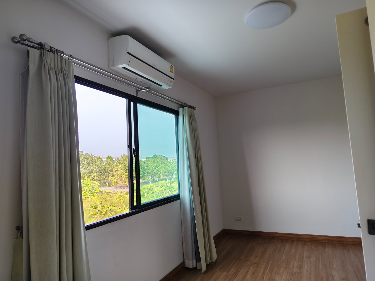 picture Urgent Sale! 3-Story Corner Townhome Baan Klang Muang Srinakarin-Onnut, Extended Kitchen (Moving Abroad) - 8/8