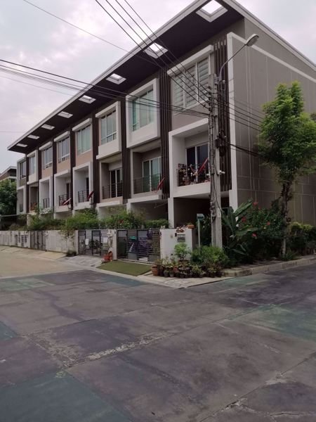 รูป LTH15588 – Townhouse for Sale Yannawa | Spacious Family Residence | Near BTS Chong Nonsi | 10.9 MB - รูปที่ 9/10