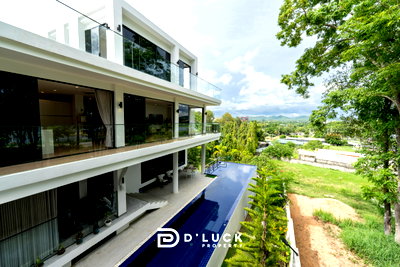 Houses for sale Bang Lamung Chonburi : 4-Storey Pool Villa in Pattaya - Lake View - Ready to Move in