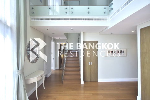 Premium Luxury Condo in Prime Location Bright 24