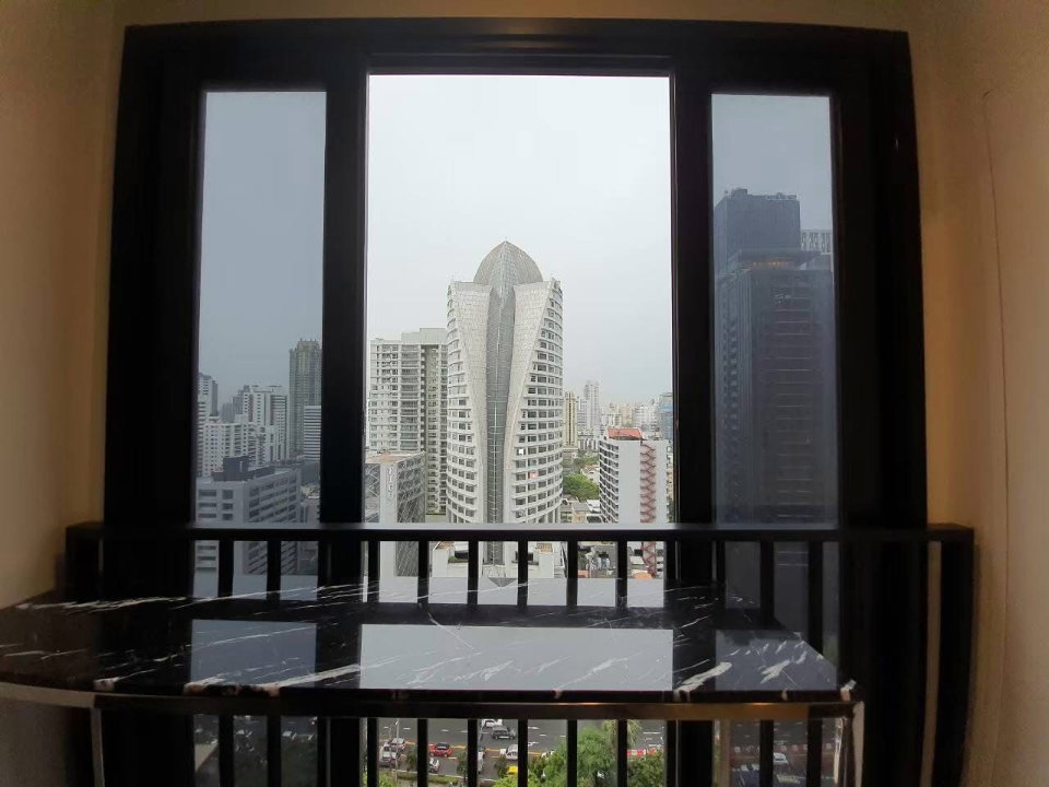 picture Ashton Asoke - 12/14