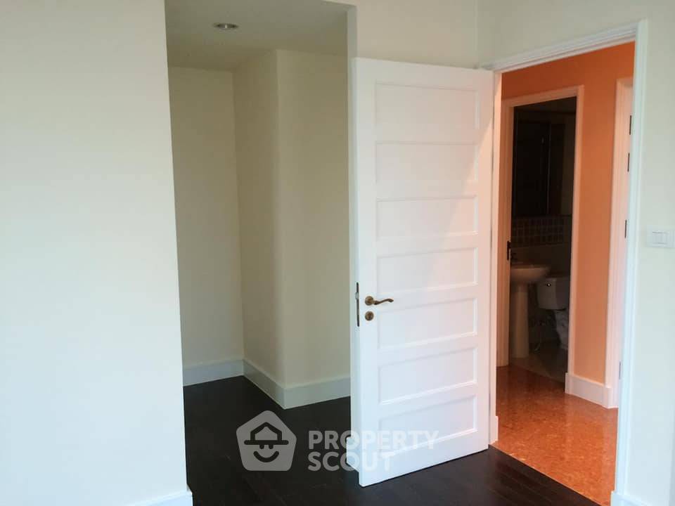 picture 3-BR Condo at Aguston Sukhumvit 22 near MRT Queen Sirikit National Convention Centre (ID 654352) - 5/9