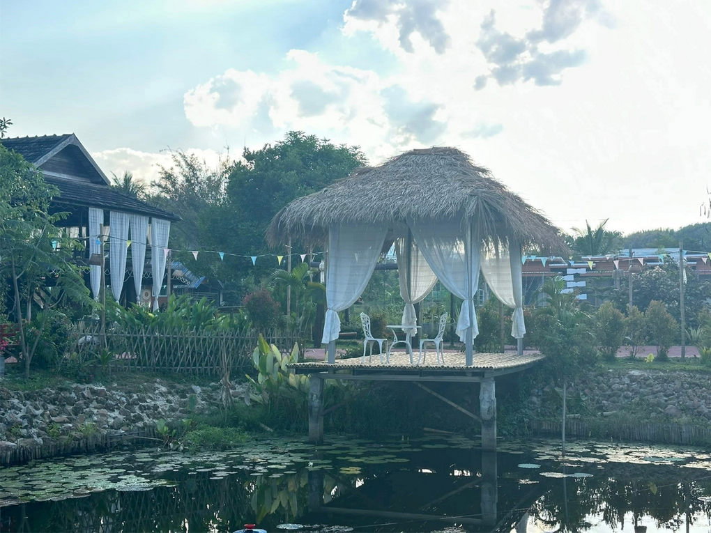 รูป โฮมสเตย์เมืองเชียงราย บรรยากาศโรแมนติค ใกล้ชิดธรรมชาติ บ้านพัก 2 หลัง 684 ตร.วา 5 นอน 11 น้ำ ใกล้ไร่เชิญตะวัน - รูปที่ 4/9