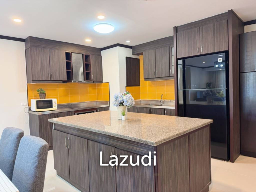 picture 131 sqm 2 Bed Apartment at PR Court Khlong Tan Nuea Bangkok - 3/8