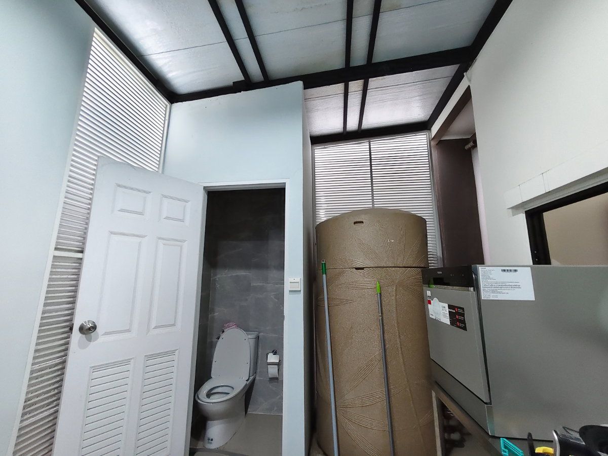 picture Urgent Sale! 3-Story Corner Townhome Baan Klang Muang Srinakarin-Onnut, Extended Kitchen (Moving Abroad) - 5/8