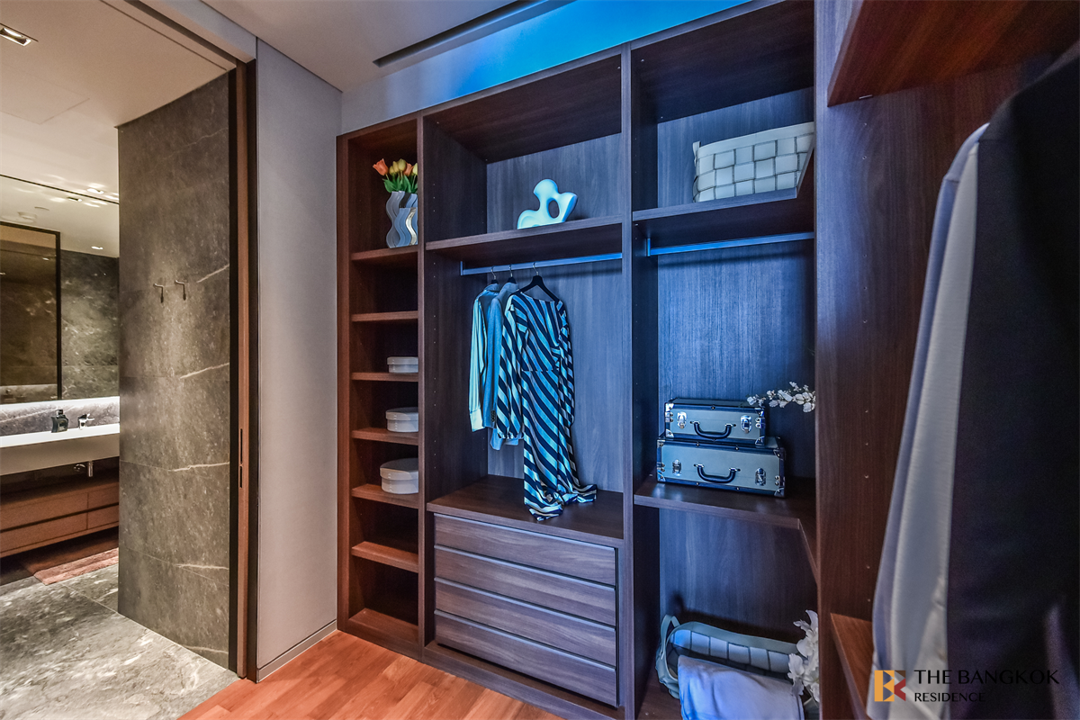 picture Luxury Condo in Central City Location Banyan Tree Residence Riverside Bangkok - 1/10