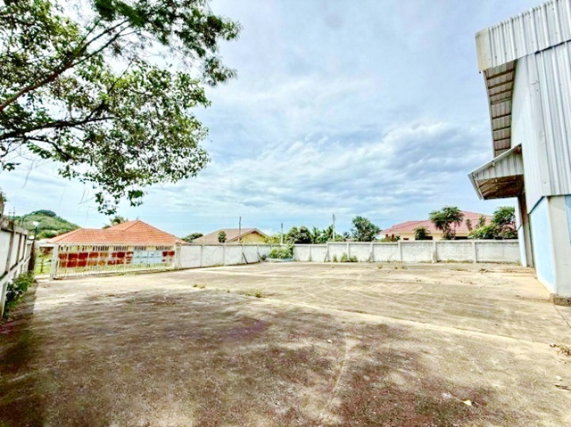 รูป ทำเลปากช่อง-เขาใหญ่ วัดคลองตาลอง 200ม. โลตัส ปากช่อง 2.7 กม. โกดังพร้อมใช้งาน ใกล้สถานีรถไฟบันไดม้า 700 ม. 1 ไร่ 450 ตร.ม. - รูปที่ 8/8
