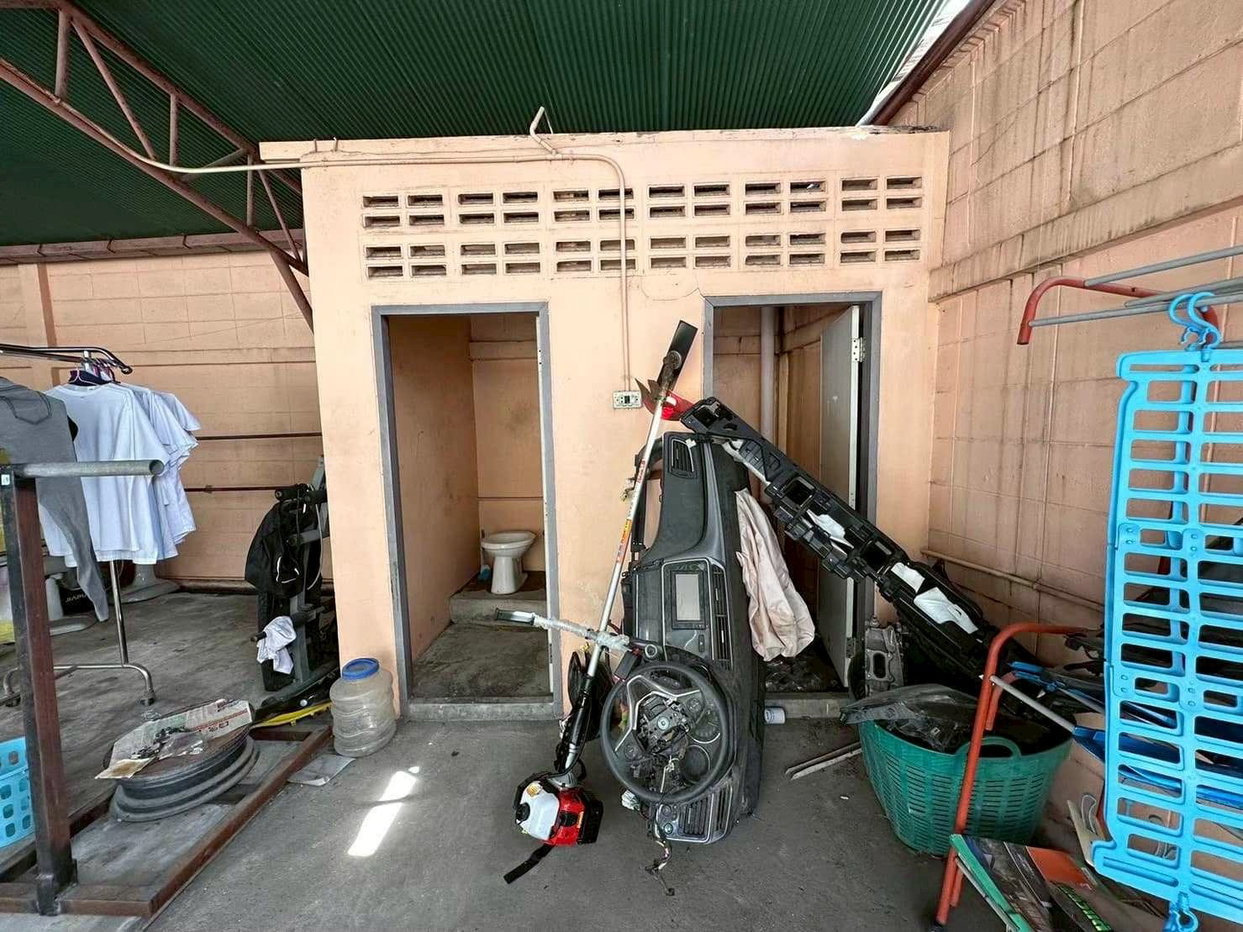 รูป LTH15587 – Land with House for Sale Sathorn | Spacious Property for Business or Residence | Near BTS Surasak | 35 MB | ที่ดินพร้อมบ้านขาย สาทร พื้นที่ขนาดใหญ่ เหมาะทำธุรกิจ ใกล้ BTS สุรศักดิ์ - รูปที่ 8/13