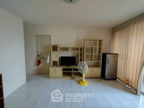 2-BR Condo at Royal Tower III Condominium near BTS Saphan Khwai (ID 1773512)