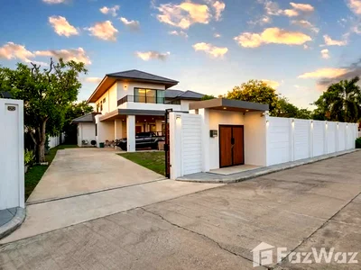 Houses for sale Bang Lamung Chonburi : 6 Bedroom Villa for sale in Nong Prue, Chon Buri  6294394