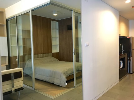 P-150041 — For Sale with Tenant: Siamese Ratchakru Condo 12th Floor Pool View Near BTS Sanam Pao & Ari. 085-592-2897 Line: @easythaihome