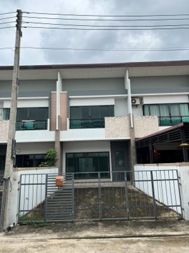 Urgent sale! 2-story townhome in Living Residence Rangsit-Ratchaphruek project, located on the main road, 5 minutes from the Red Line BTS.