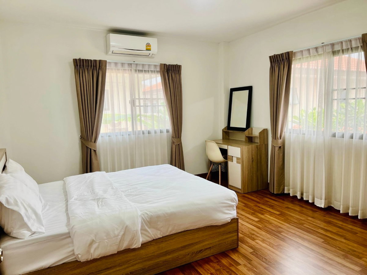 รูป บ้านในโครงการ พร้อมคลับเฮ้าส์และสระว่ายน้ำในโครงการ และระบบรักษาความปลอดภัยดีเยี่ยมตลอด 24 ชั่วโมง   #ADK-H0451 - รูปที่ 12/23