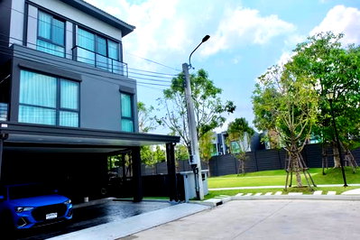 Twin houses for sale : 🔥Semi-Detached House for Sale – Baan Klang Muang The Edition Bangna, Prime Location in the Project