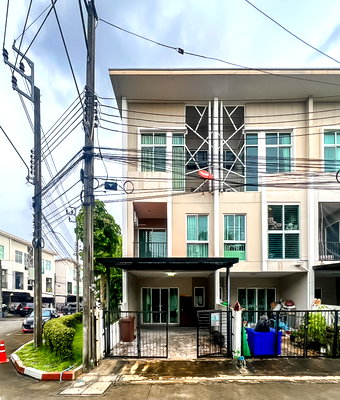 Townhouses for sale Bangkok : 🏡 3-story townhome for sale, “Signature Ramintra 109” 💸 Price only 3.35 million baht.