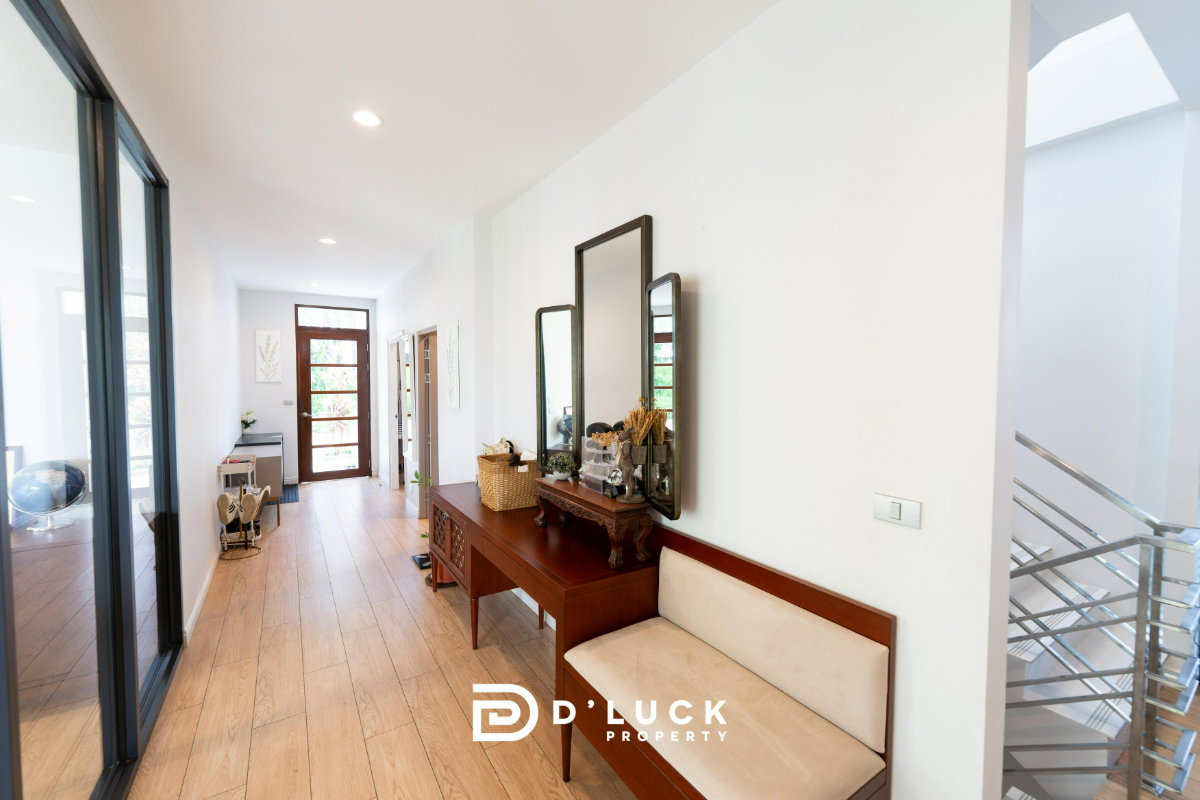 picture 4-Storey Pool Villa in Pattaya - Lake View - Ready to Move in - 17/28