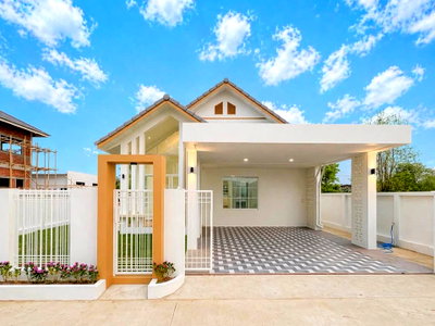 Houses for sale  Bang Saen Fish Market :  Single-story house for sale: 3 bedrooms, 2 bathrooms, 1 kitchen, 2 parking spaces.  #CSP100920 