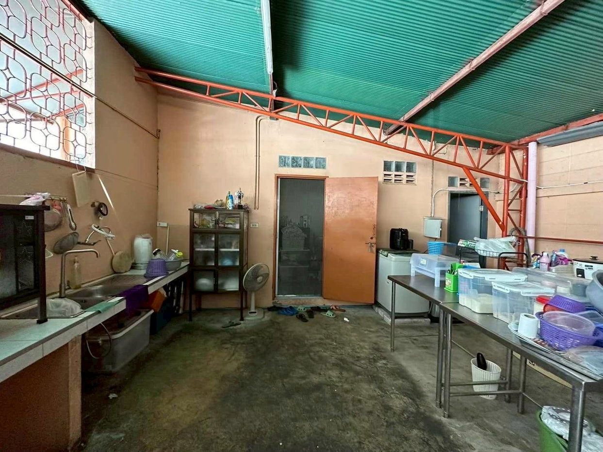 รูป LTH15587 – Land with House for Sale Sathorn | Spacious Property for Business or Residence | Near BTS Surasak | 35 MB | ที่ดินพร้อมบ้านขาย สาทร พื้นที่ขนาดใหญ่ เหมาะทำธุรกิจ ใกล้ BTS สุรศักดิ์ - รูปที่ 7/13
