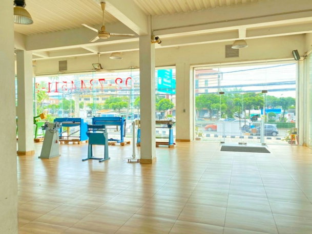 รูป โรบินสันลาดกระบัง 1 กม. โชว์รูม และอาคารพาณิชย์ 3 ชั้น 4 นอน 4 น้ำ 2ไร่ 100ตร.ว. 1500ตร.ม. ใกล้ลิตเติ้ลวอร์ค ลาดกระบัง 1.1 กม. - รูปที่ 5/8