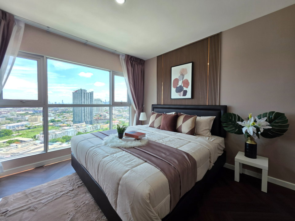 picture Selling Aspire Sukhumvit 48, a spectacular unit with stunning city and Chao Phraya river views. - 3/19