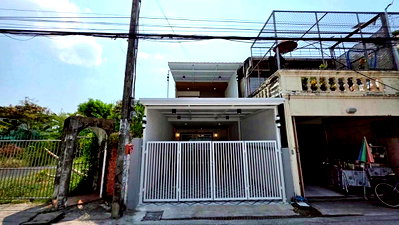 ทาวน์โฮม ถนนเรวดี : บ้านแต่งสวย หลังมุม ซอยรัตนาธิเบศร์ 9 เข้าซอย 200 เมตร ทาวน์เฮ้าส์ 4 ห้องนอน  ใกล้ MRT ศูนย์ราชการนนทบุรี