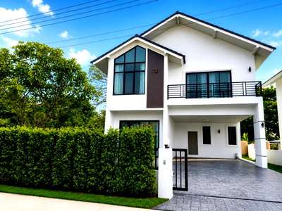 Houses for sale : Newly built house near several international schools. Modern design.  #CHD101819