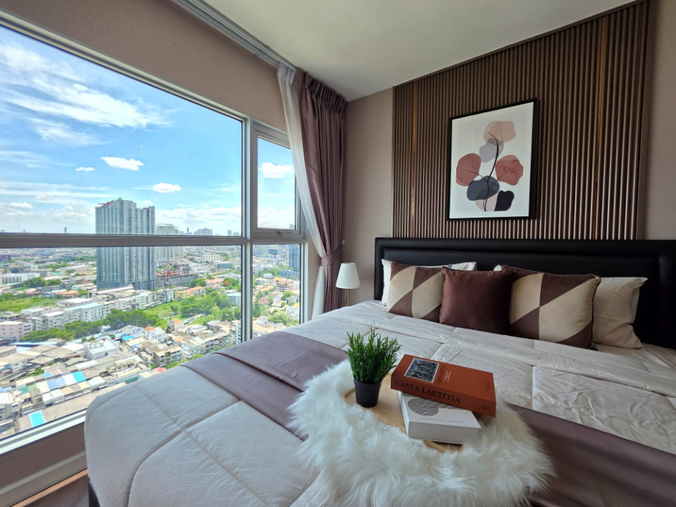 picture Selling Aspire Sukhumvit 48, a spectacular unit with stunning city and Chao Phraya river views. - 7/19