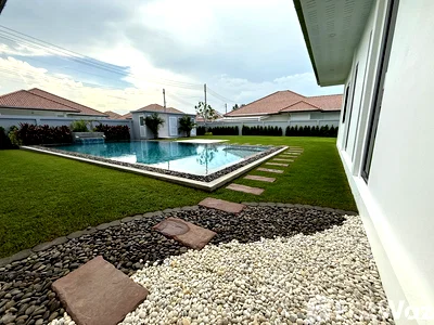 Houses for sale Hua Hin Prachaubkirikhan : A spacious 4 bedroom designed pool villa at Mali Boutique 6383497