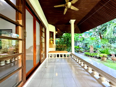 เช่าบ้านเดี่ยว เขตคลองเตย : Affordable 2 Bedroom House For Rent in Ekkamai Area - BR28339SH
