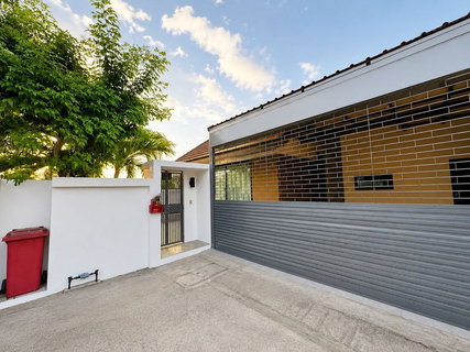 Single house for sale at The Maple Pattaya, Huay Yai. Beautiful house, move in Ready