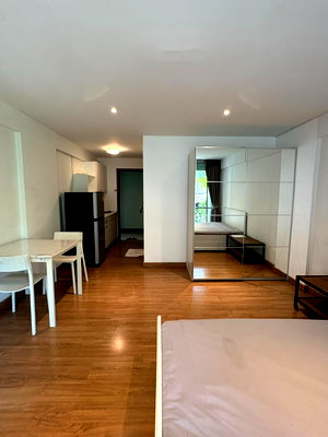 Condos for rent Big C Extra Rama 4 : 🐈 Cat Friendly Condo near BTS Thonglor. Ready to move in. 16,000 THB/month. 📢 Line ID: @085pucam 🎯 YKP Rental Condo