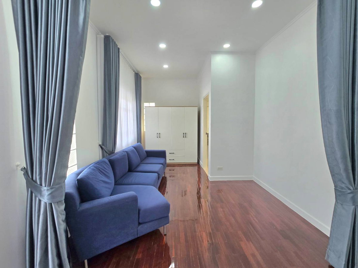 รูป บ้านเดี่ยว2ชั้น หมู่บ้านพาร์คเวย์ ชาเล่ต์ หลังมุม รามคำแหง190/1 บ้านไซส์ใหญ่ ราคาสุดคุ้ม แต่งพร้อมอยู่ ทำเลดี  - รูปที่ 36/46