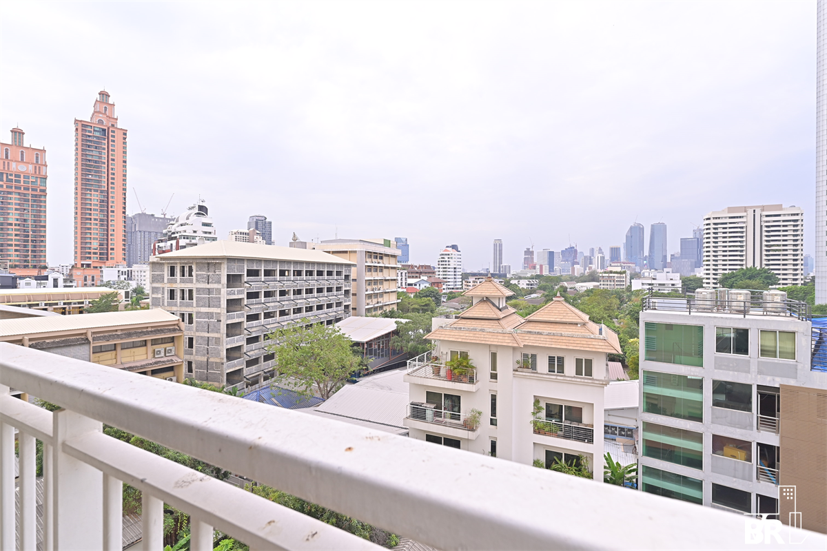 picture Wilshire Sukhumvit 22 Ready-to-move-in Condo, Great Value near MRT Si Udom Station - 4/10