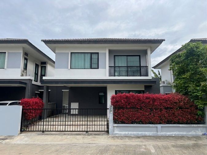 ให้เช่า บ้านเดี่ยว บริทาเนีย บางนา สุวรรณภูมิ กม.26 4 ห้องนอน 3 ห้องน้ำ 145 ตร.ม 28,000 คุณบี โทร 064-146-6445 (282AGBE)