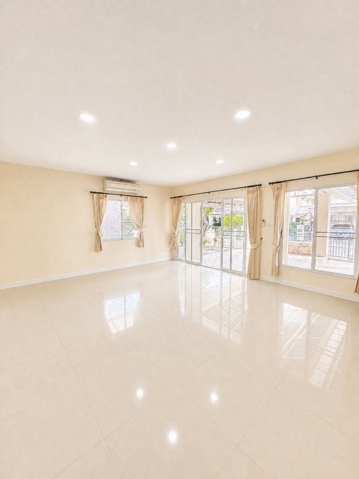 รูป   บ้านในหมู่บ้านเงียบสงบ บ้านมือสองสภาพใหม่พร้อมโรงรถ  ใกล้โรงเรียนนานาชาติ  #CSP100916 - รูปที่ 5/28