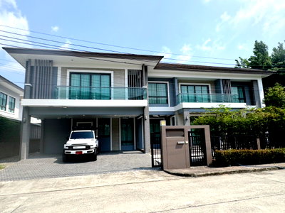 Houses for rent : ✨ For Rent: The Plam Pattanakarn  ✨  💰 Only 190,000 THB/month