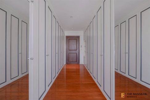 Ultimate Luxury Lifestyle with Convenience Las Colinas Condo near MRT Sukhumvit Station