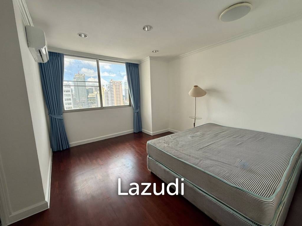 picture 236 sqm 3 Bed Condo on High Floor in Khlong Tan Nuea Bangkok - 10/15