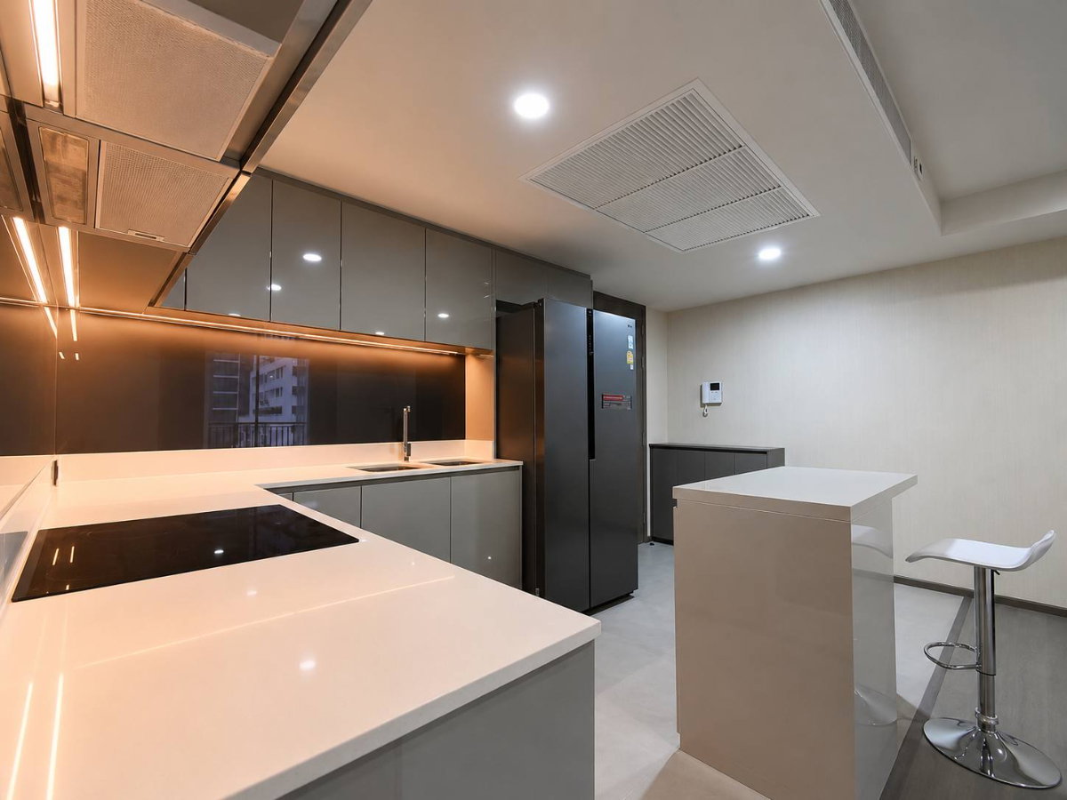 picture Luxury Condo Opposite Lumpini Park | Klass Sarasin-Rajdamri | 2 Bedrooms | 55,000 THB - 8/18