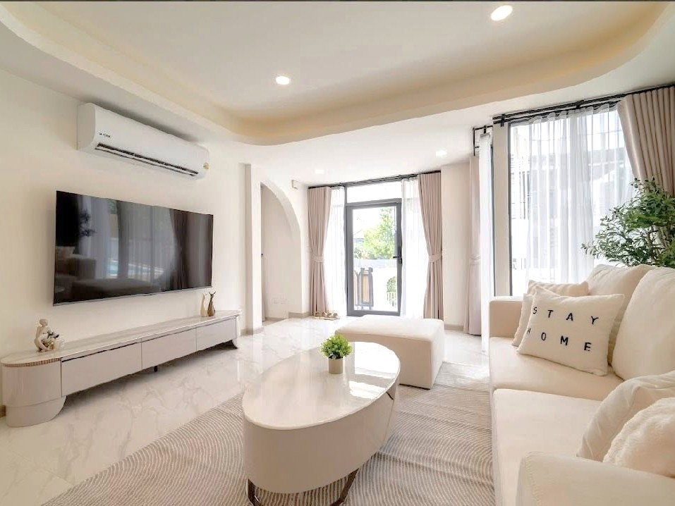 picture Luxury Renovated Pool Villa for Sale Modern in Central Pattaya - 2/13