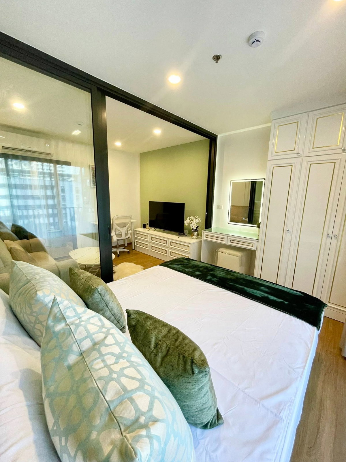 Condo for RENT : The Line Vibe  33 sqm.  𝐓𝐲𝐩𝐞 : 1 Bed 1 Bath / Garden View  𝐅𝐥𝐨𝐨𝐫 : 5th  ✅เฟอร์นิเจอร์ เครื่องใช้ไฟฟ้าพร้อมเข้าอยู่ได้เลย! 