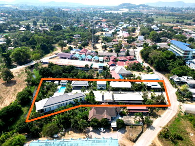 Houses for sale Sattahip Chonburi : Luxury pool villa with a cafe business in Na Jomtien, Sattahip, Chonburi.