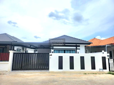 Houses for sale Bang Lamung Chonburi : For Sale House , Ratanakorn Village 18 , Nong Prue , Bang Lamung , Chon Buri , CX-156628 ✅ Live chat with us ADD LINE @connexproperty ✅