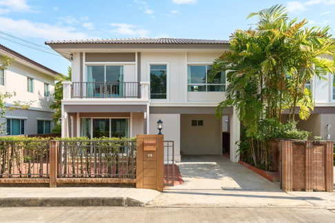 House for Sale in Passorn Pride Mahidol-Charoenmuang A quality residential project featuring 3 bedrooms and 2 bathrooms