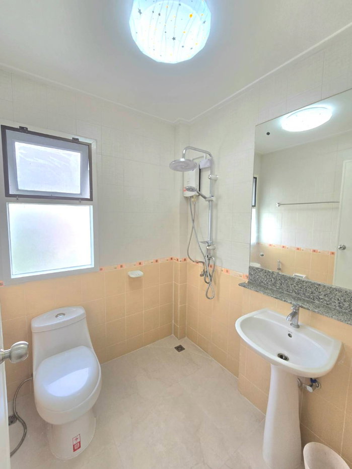 รูป บ้านเดี่ยว2ชั้น หมู่บ้านพาร์คเวย์ ชาเล่ต์ หลังมุม รามคำแหง190/1 บ้านไซส์ใหญ่ ราคาสุดคุ้ม แต่งพร้อมอยู่ ทำเลดี  - รูปที่ 44/46