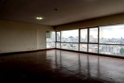 Condos for sale : A040059 Supapong Place