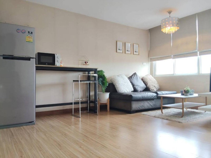 picture A033731 J.W. Boulevard Srivara - 3/6